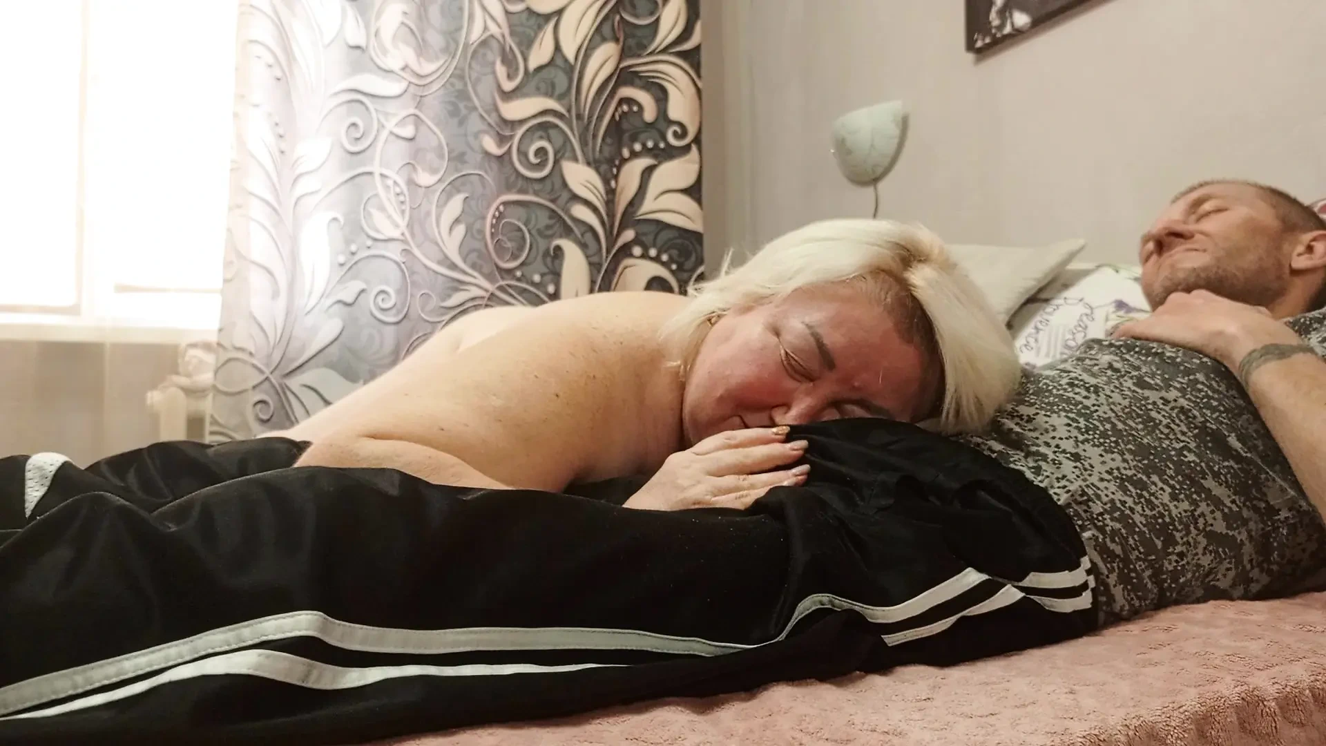 the neighbor makes a high-quality deep blowjob and I cum in her mouth