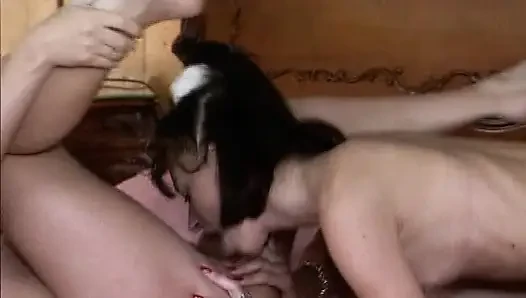 Almanya'dan sevimli lezbiyen kızlar birbirlerini yalamak için burada