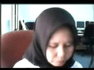 indonesia- ibu jilbab tudung depan webcam