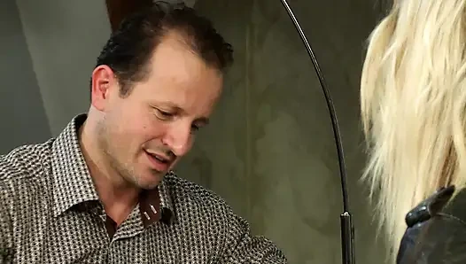 Cewek nakal hongaria rambut pirang dengan memek becek lagi asik ngentot kontol ngacengku vol 1