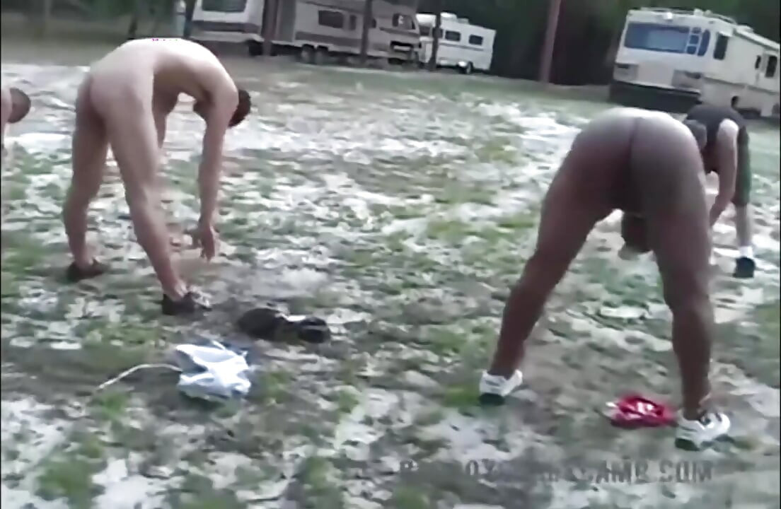 Badboysbootcamp Jonathan y Julio intercambian sus grandes pollas jugosas en una deliciosa sesión de succión