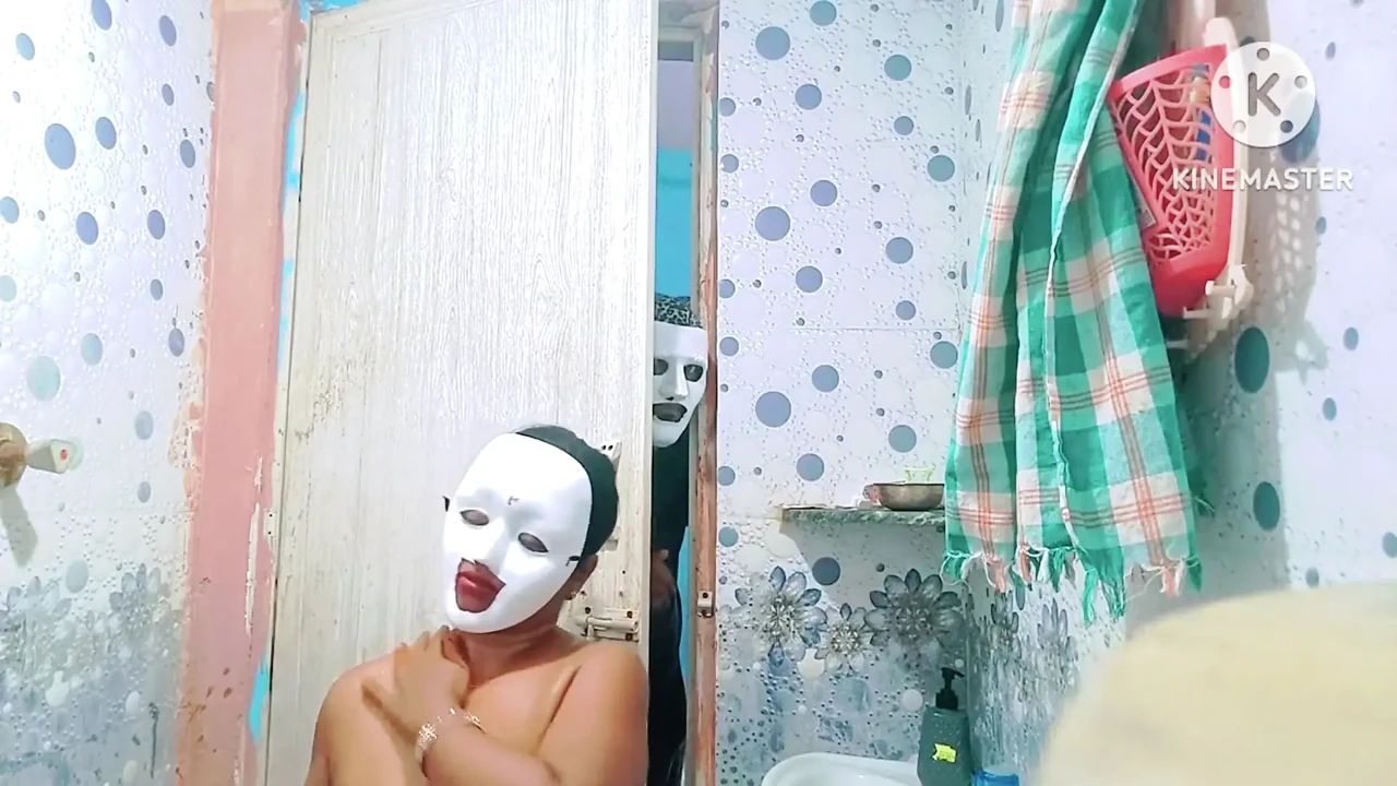 泰米尔家庭主妇发现她的姐夫在洗澡时偷偷地看着她, 然后他勾引了她 -完整泰米尔语音