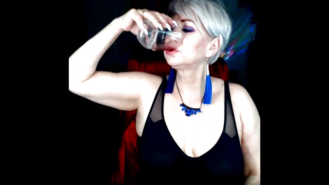 Moja žena je cool webcam kurva-12 .!. )) Divlja milf pleše s golim velikim sisama...))