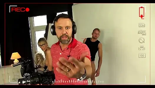 Olgun yarak seksi genç amcığı seviyor... ağzına boşalma