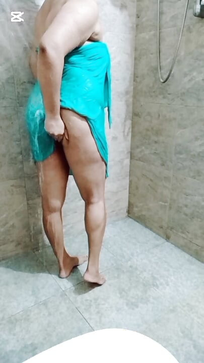Banyo gösterisi rol yapma