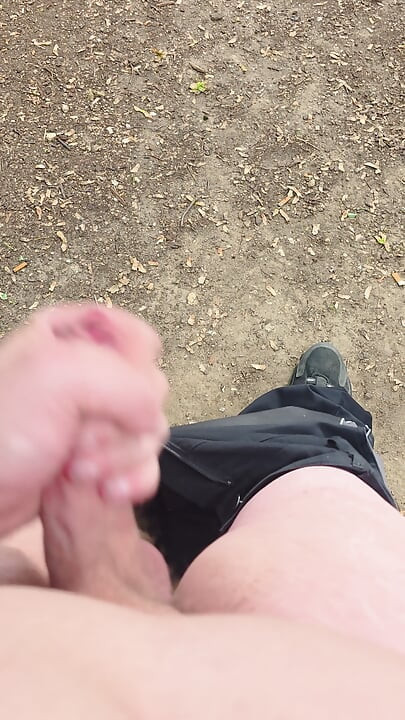 I'm really horny again in the parking lot in the forest a671