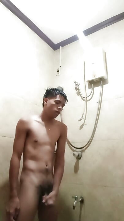 Filipino Solo Shower: Slim Asian Twink Jerks Big Cock