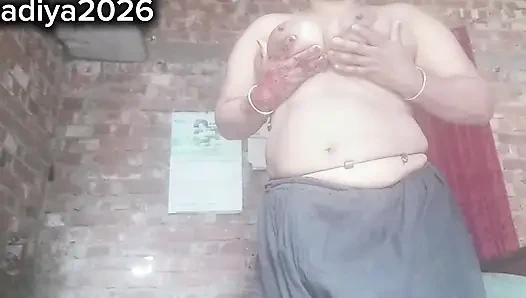 Soniya tarafından odasında seks videosunda kendini musterbasyon