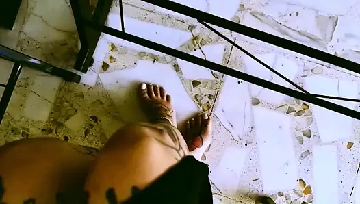 Мой стол, мои правила, мой стул для ног