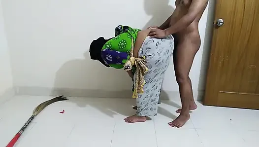 Aku ngentot saudara tiriku dengan tangan yang diikat saat nggak ada orang di rumah