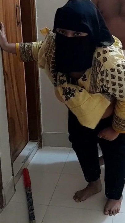 En tyv kom inn i huset og knullet kona mi som en hund – hardt og brutalt (kom inn i huset og knullet husmor i doggystyle) | Klipp 3
