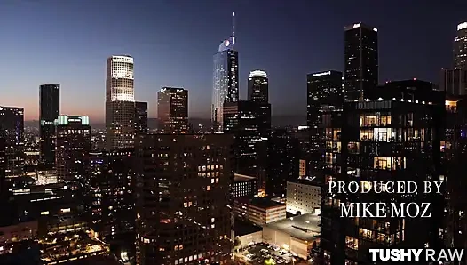 Tushyraw yeşil gözlü ateşli kız götünde bir yarağı seviyor