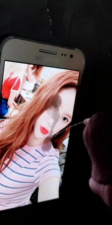 Momoland Daisy cum tribute