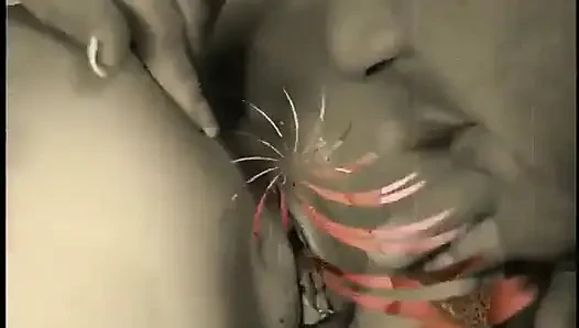 Pantat cewek hot rambut pirang dengan celana dalam thong merah muda dientot