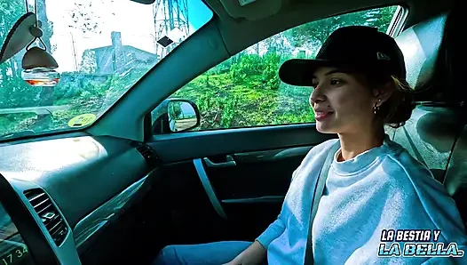 Orang asing membawaku ke rumahku dengan imbalan nyepong kontol dan ngentot aku habis-habisan.