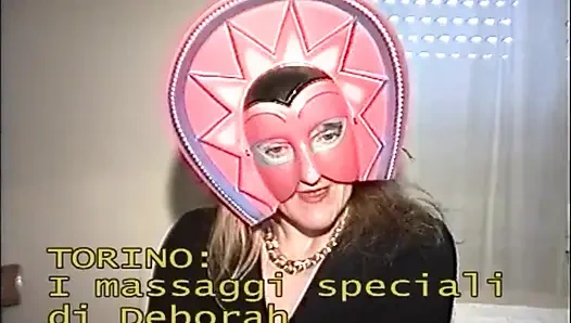 Милфа в маске обожает большой волосатый член в заднице