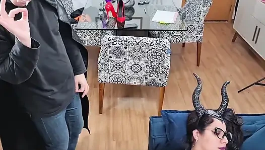 Dracula Kiffa Cadısını ısırmaya çalışıyor ama dersini aldı