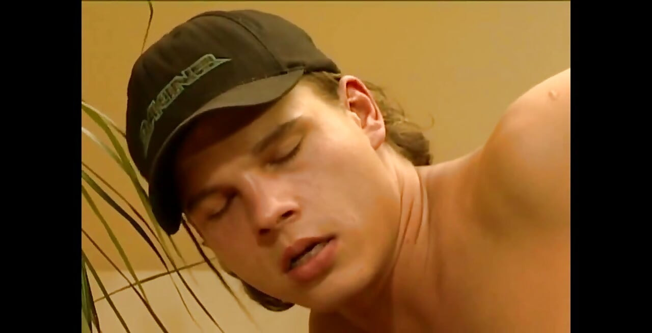 Zato što im se sviđa.. Koža na kožu..