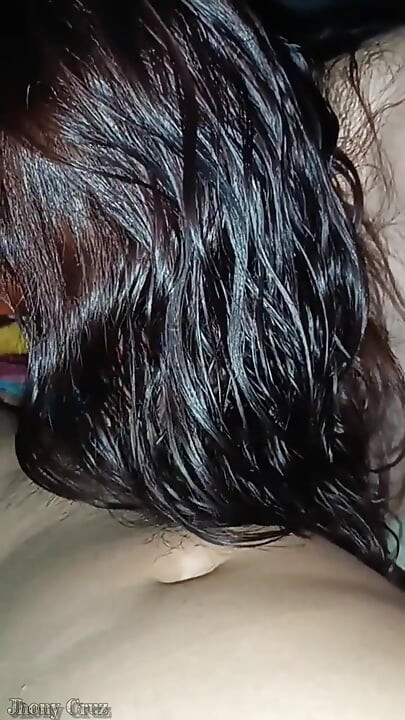 वह गुस्सा हो गई और उसने लंड चूसना शुरू कर दिया!