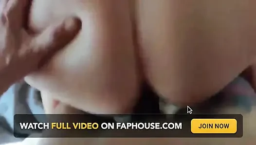 Istri binal yang lagi sange nyepong kontolku dan dientot habis-habisan