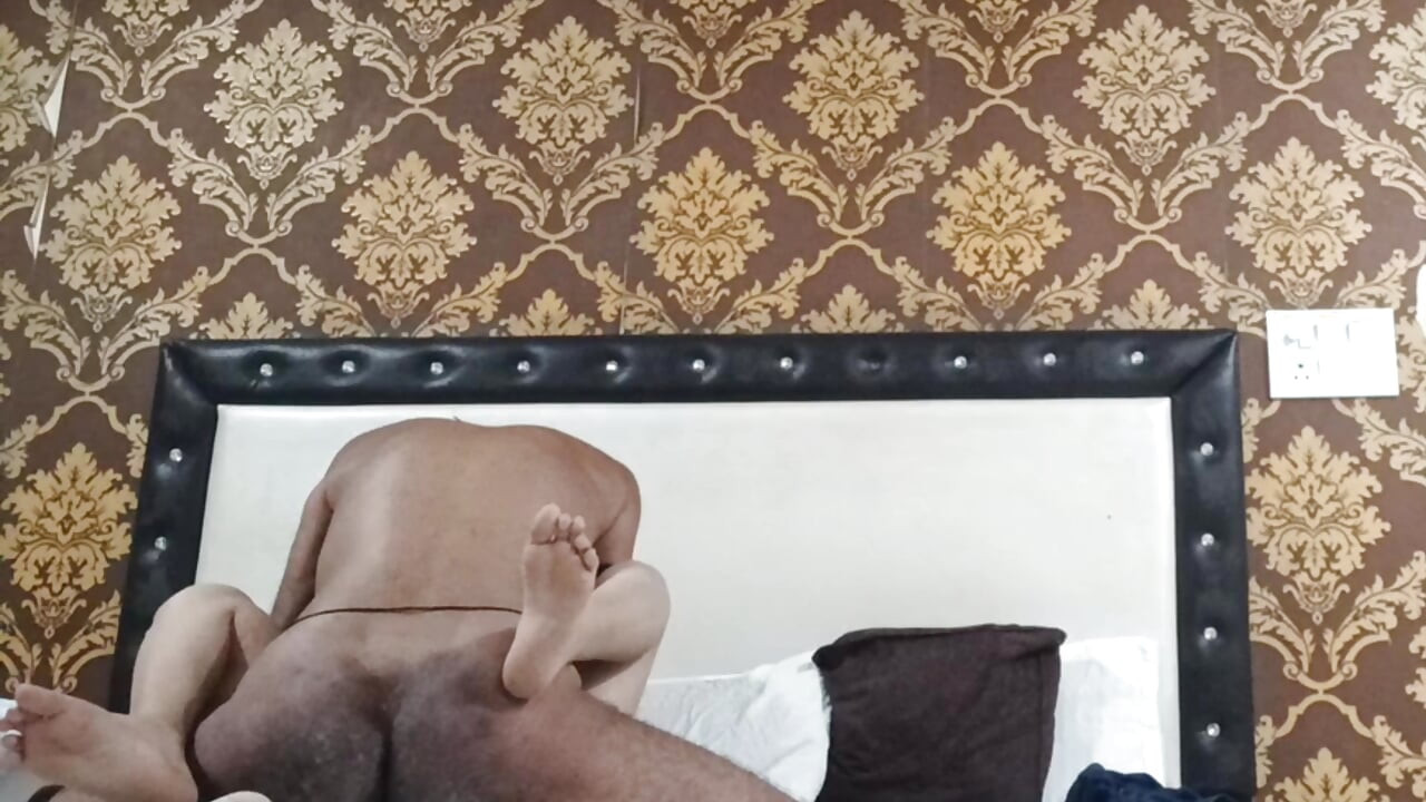 desi bhabi ko hotel me choda
