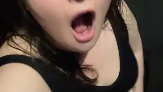 pawg masturbation im öffentlichen badezimmer