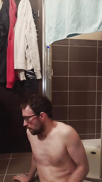 Jerking off a Cock in the Shower