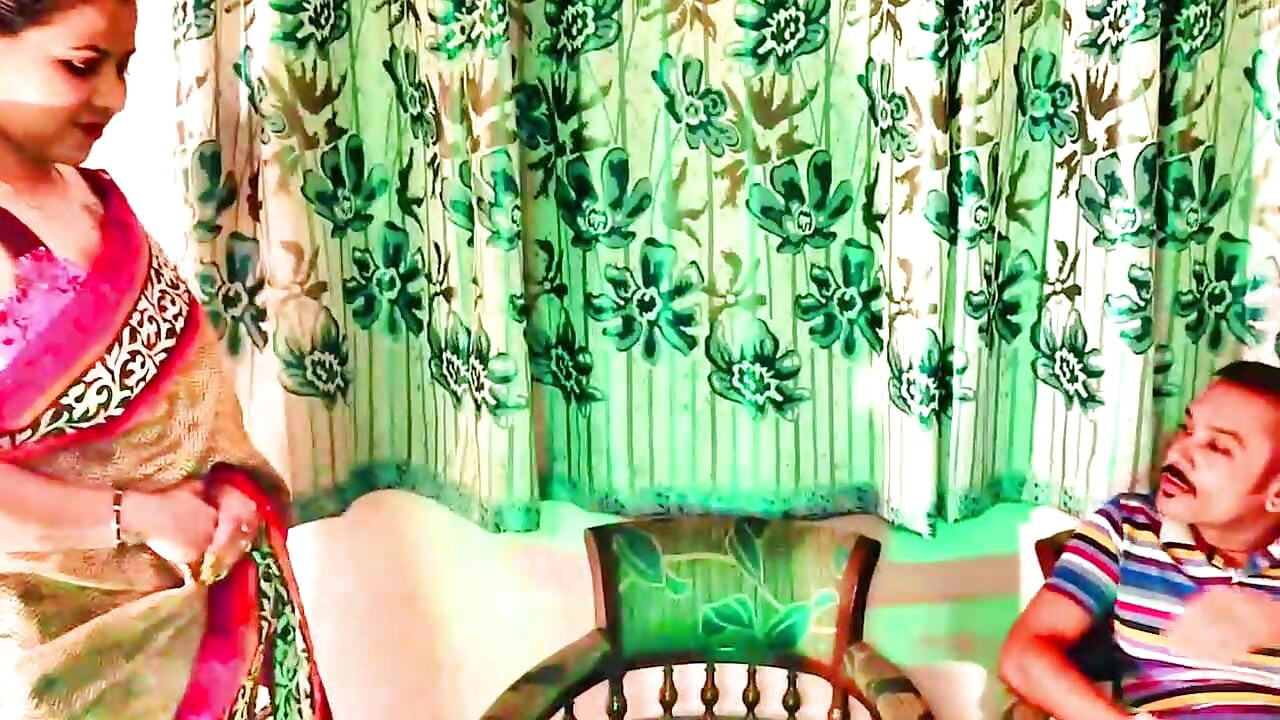 একজন বিজনেসম্যান তার এমপ্লয়িকে প্রমোশনের জন্য স্যাটিসফাই করতে ডেকে পাঠাচ্ছে। হার্ডকোর নতুন ধরনের মুভি।