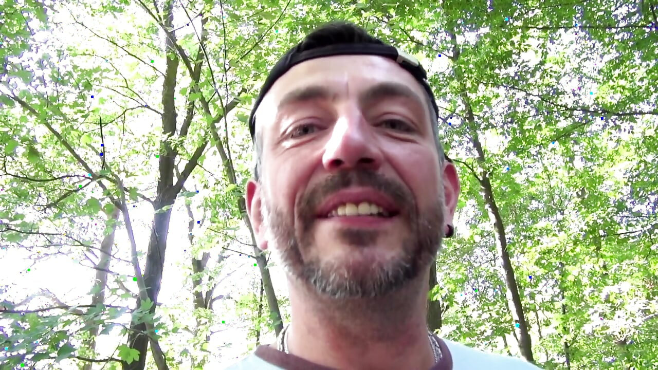 Sexo a três ao ar livre para morena sexy