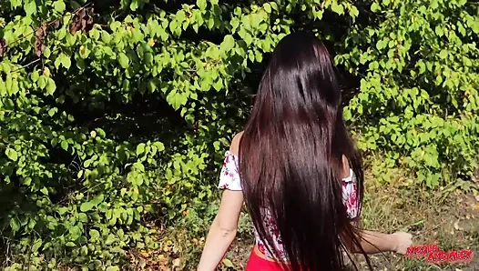 Трахнул подругу моей лучшей подруги в лесу