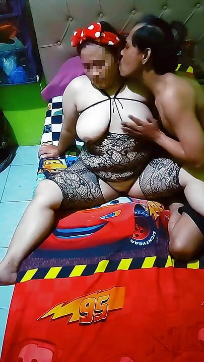 Горячая тетушка в чулке для тела
