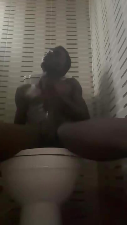 Kurz, eine in der toilette