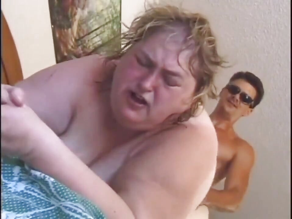 Huge cubby milf on the sexy cock     ( Full original movie.)