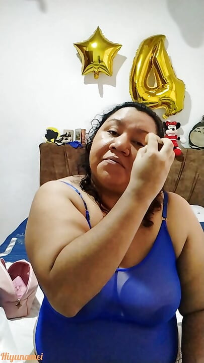 E se passarmos um pouco de tempo fazendo nossa maquiagem, aproveite minha primeira vez