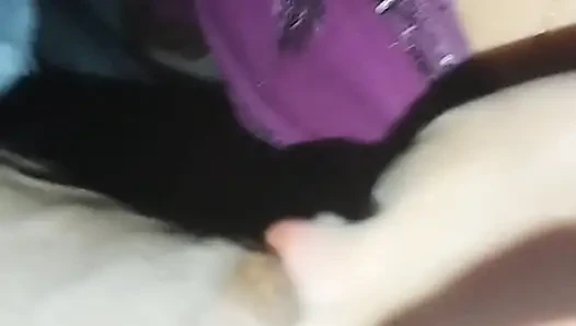 BD Viral videoda bir baldız kayınbiraderinin penisini emiyor ve domaltarak seks yapıyor.