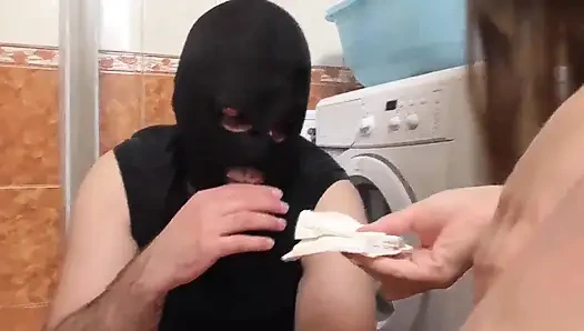 Sahibesi tarafından aşağılanıyor