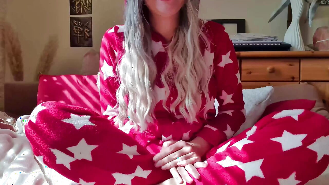 German Teen Anal play in the morning in her pajams (Deep Anal)