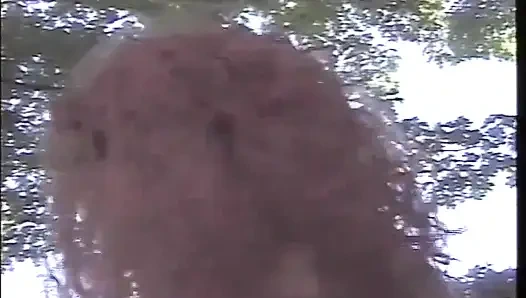 Sexy rote haare schwarz-weiße muschi lecken, muschi lecken, ficken im whirlpool