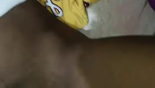 Zenci sıska karım yumrukla sikişiyor ve fışkırtıyor
