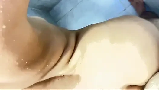 Aku dia saat dia mandi