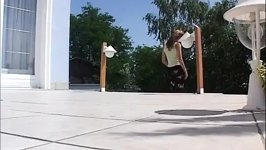 Solo Pee Girls Simona the Sexy Pee Girl