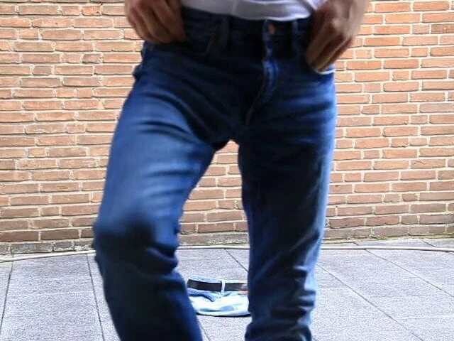 ジーンズの下のジーンズ
