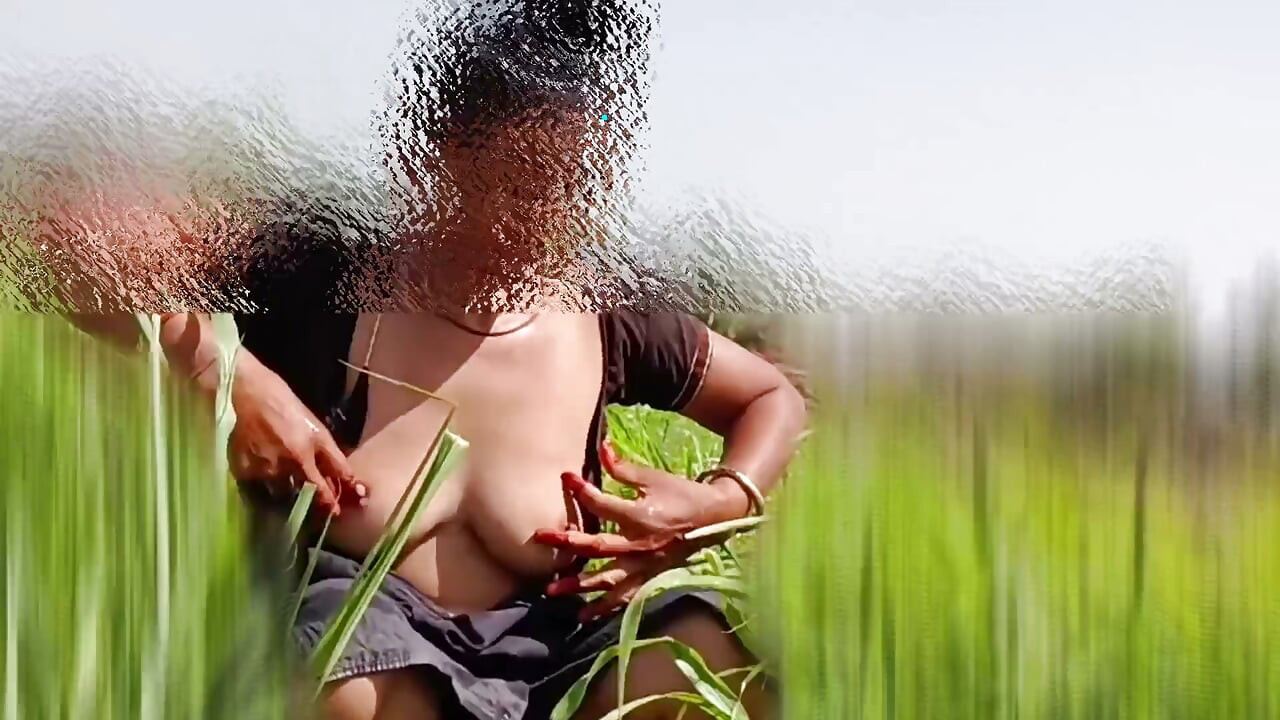 The desi stepsister of the village is bathing openly in the open field, bathing naked in the forest, brother-in-law is secretly watching the beautiful Bhabh.