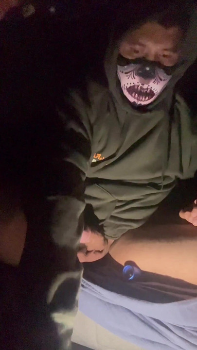 İki Latin Kişi Arabada Penis Emiyor