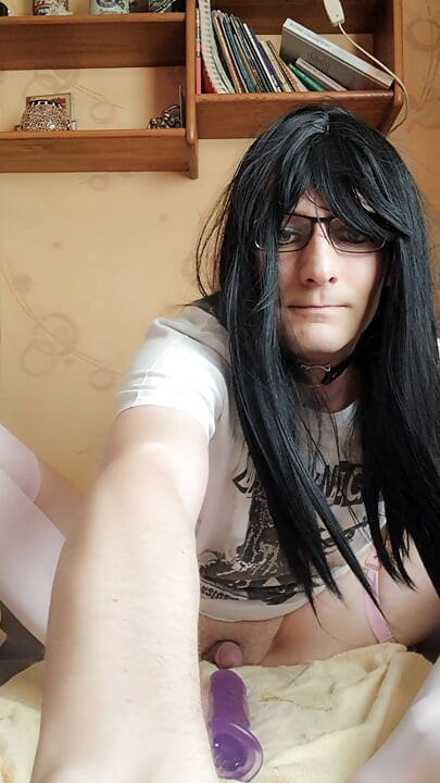 Skinny cd drilling his ass with toy