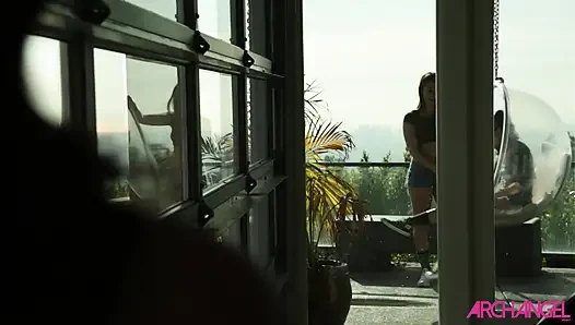 ArchAngel - лесбийское развлечение в тройничке с Архангелом. С участием Kendra Lust, Dani Daniels и Remy Lacroix