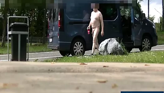 Sergi, halka açık otopark, küçük çöp kulesi