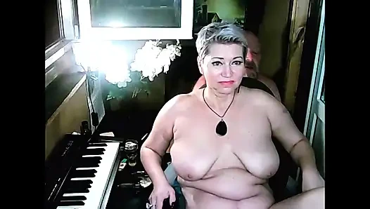 Peter Stone'un sevgili fahişe karısının olgun ıslak amının tüm dünyada sergilenme platformu olarak balkon!