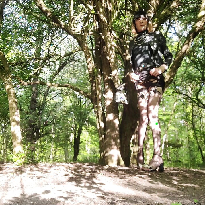 Le GRAND⭕️TOUR du Parking Napoléon dans la Forêt de BRUNOy. ExhiB ta Mini-Jupe en JeaN's, CuL Ouvert.. VaneSsaBiTCHx PariSChienneTrvprod⁹¹