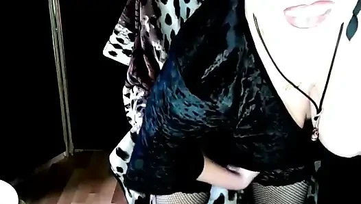 Aksi nakal aimee si tante seksi rusia yang lagi asik masturbasi memek beceknya!